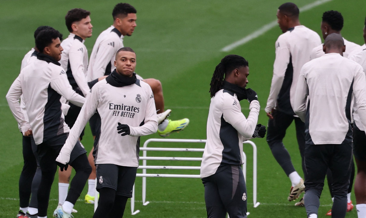 Real Madrid’s French forward Kylian Mbappe (C,L) and teammates attend a training session on the eve of the UEFA Champions League Round of 16 first leg between Real Madrid CF and Club Atletico de Madrid at Real Madrid Sports City in Valdebebas, on the outskirts of Madrid, on March 3, 2025. (AFP)
