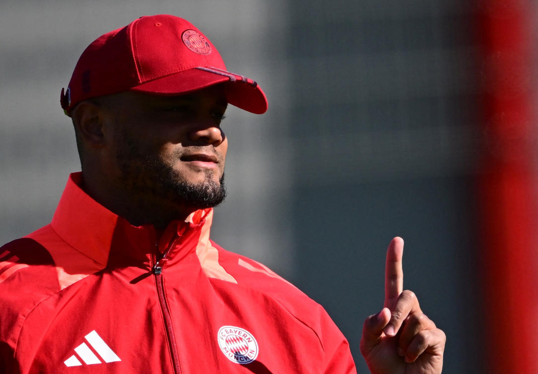 Bayern Munich’s Belgian head coach Vincent Kompany oversees a training session of his players on the eve of their UEFA Champions League Last 16, first-leg, match against Bayer 04 Leverkusen on Mar. 4, 2025 in Munich. (AFP)