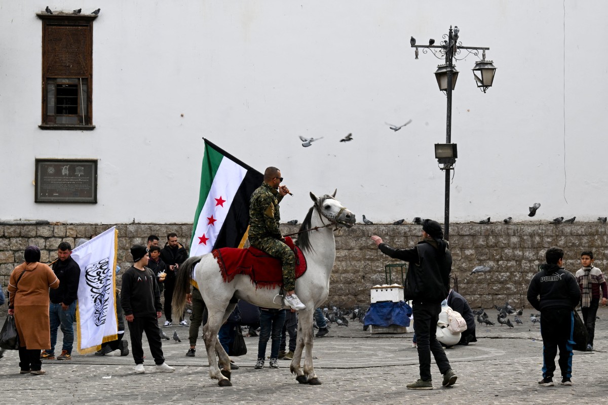Apple adds new Syrian flag emoji