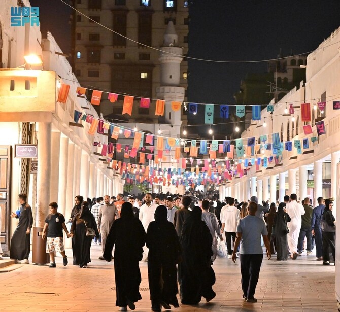 Traditional markets and public squares in historic Jeddah have become vibrant hubs as Ramadan begins, drawing locals, residents and tourists alike to Al-Balad district for seasonal shopping. (SPA)