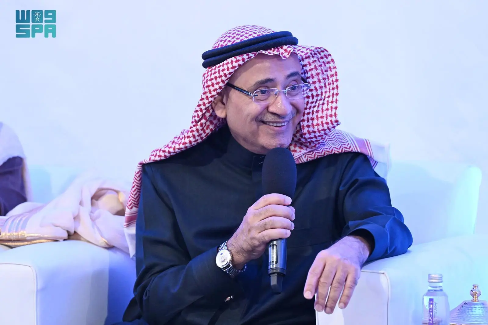 Mayor Hussam bin Muwafaq Al-Youssef and local business leaders discussed important initiatives and investment opportunities in the municipal sector. SPA