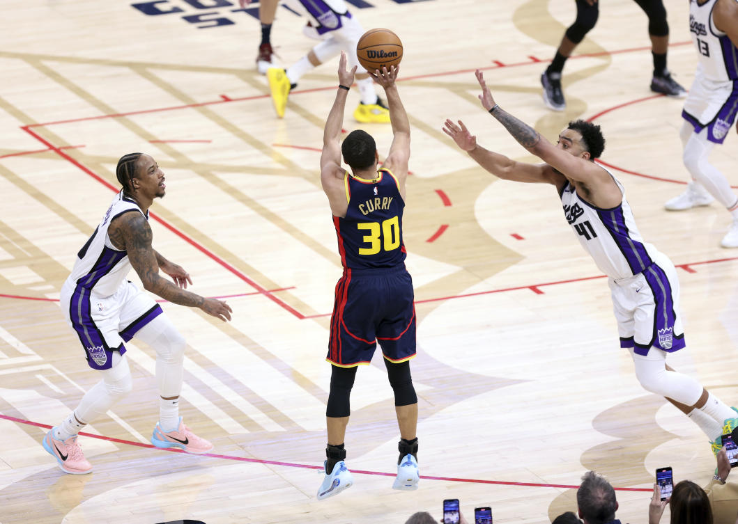 Stephen Curry becomes first player in NBA history to make 4,000 three-pointers