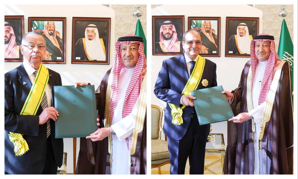 Palestinian ambassador to Saudi Arabia Basem Al-Agha and Egyptian ambassador to Saudi Arabia Ahmed Farouk Tawfiq are awarded with the King Abdulaziz Sash of the Second Class on Monday. (SPA)