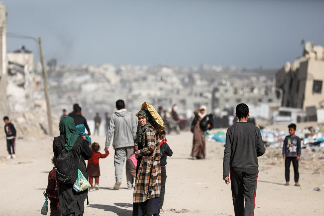 Palestinians make their way to flee their homes, after the Israel army issued evacuation orders for a number of neighborhoods, following heavy Israeli strikes, in Beit Lahiya in Gaza Mar. 18, 2025. (Reuters)