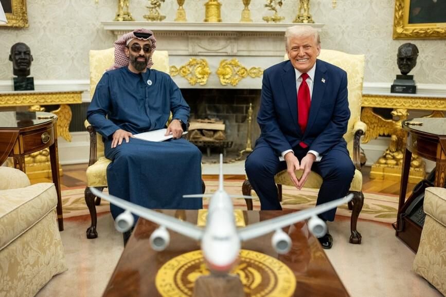 Sheikh Tahnoon bin Zayed Al Nahyan, Deputy Ruler of Abu Dhabi and National Security Adviser, met Wednesday with US President Donald Trump during a meeting at the White House. (WAM)