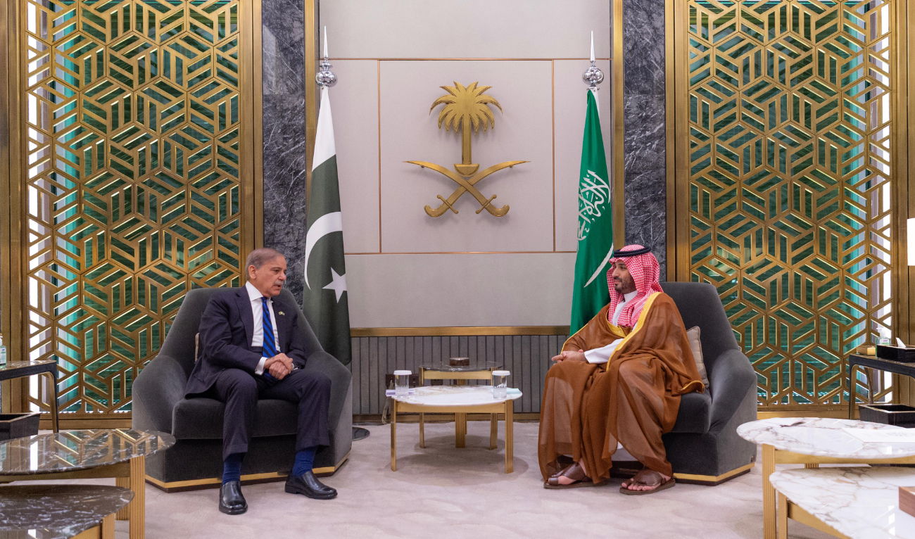 The pair discussed bilateral relations, ways to boost cooperation in various fields, and the latest regional and international developments. (SPA)