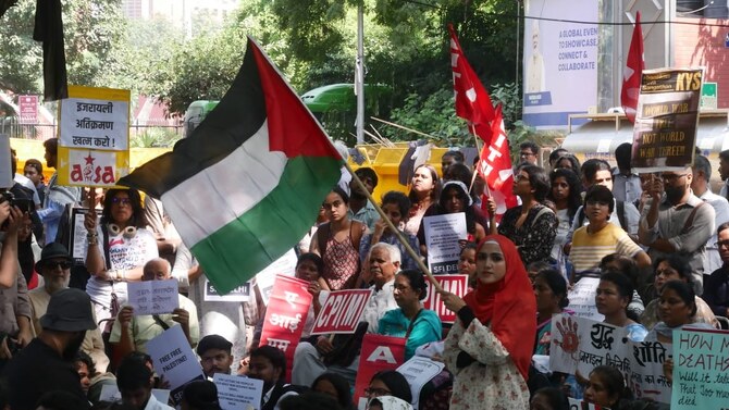 Activists protest in New Delhi to demand the Indian government stop arms deals with Israel on Oct. 7, 2024. (AISA/File Photo)