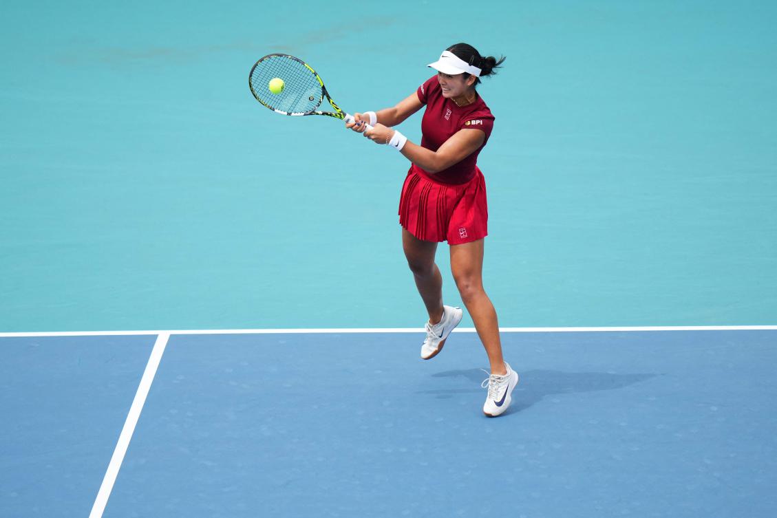 Alexandra Eala, a 19-year-old wildcard from the Philippines, produced a huge upset at the Miami Open on Wednesday, defeating world number two Iga Swiatek 6-2 7-5 to reach the semifinals. (AFP)