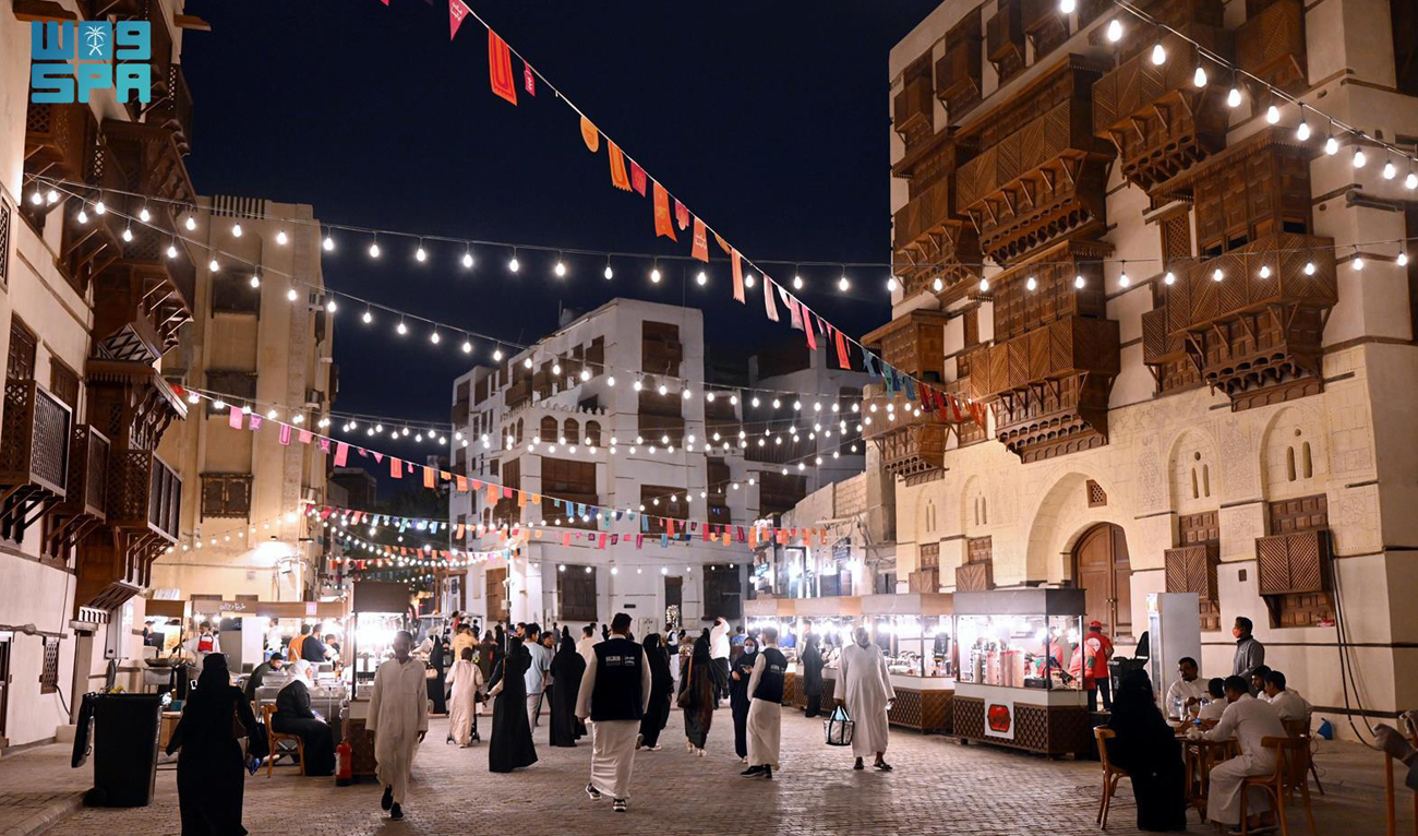 Visitors explore diverse handmade products at the Ramadan Season in Jeddah on March 28, 2025. (SPA)