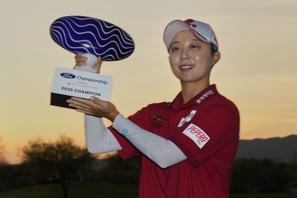 Hyo Joo Kim, of South Korea, with the champion trophy after the final round of the Ford Championship LPGA golf event Sunday in Chandler, Ariz. (AP)