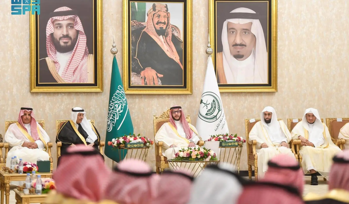 Prince Saud bin Nahar meets with officials in Taif. (SPA)