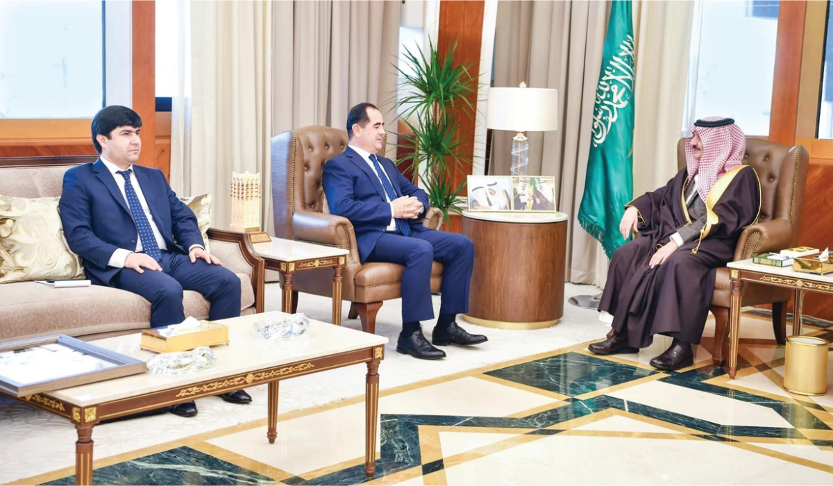 Prince Saud bin Naif bin Abdulaziz (R) holds talks with Akram Karimi in Dammam. (Supplied)