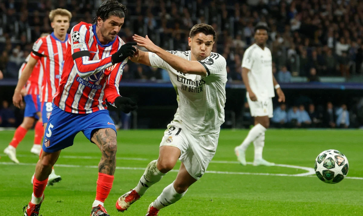 Atletico Madrid's Argentine midfielder #05 Rodrigo De Paul (L) and Real Madrid's Moroccan forward #21 Brahim Diaz fight for the ball during the UEFA Champions League Round of 16 first leg football match between Real Madrid CF and Club Atletico de Madrid at the Santiago Bernabeu stadium in Madrid, on March 4, 2025. (AFP)
