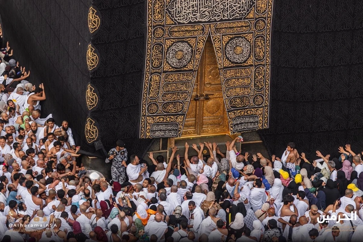 Worshippers pray at the Grand Mosque in Makkah. (@AlharamainSA)