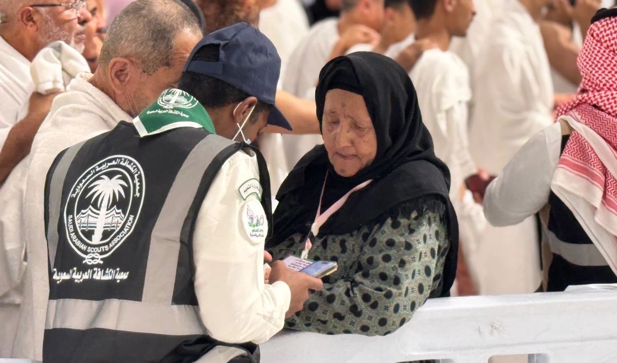 Saudi Arabian Scouts Association volunteers assist visitors at the Two Holy Mosques