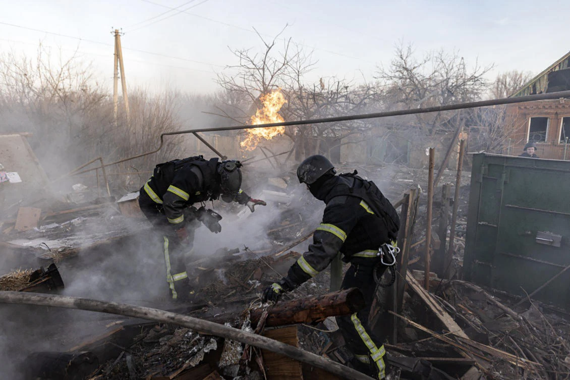 In this photo provided by the Ukrainian Emergency Service, firefighters put out the fire following a Russian air attack in Kostiantynivka, Donetsk region, Mar. 7, 2025. (AP)