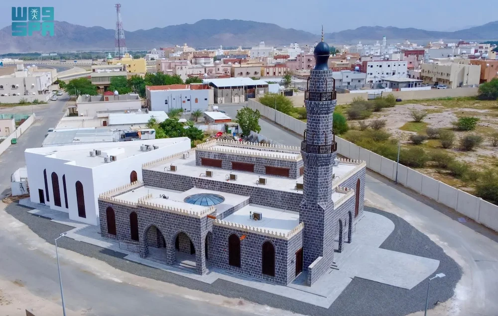 The Al-Fath mosque in Al-Jumum governorate is set to be restored in the second phase of the Prince Mohammed bin Salman Project for the Development of Historic Mosques. (SPA)