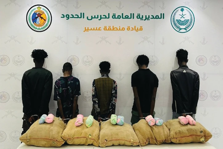Five Ethiopians were arrested in the Al-Raboah sector of the Asir region for smuggling 100 kg of qat. (X: @BG994)