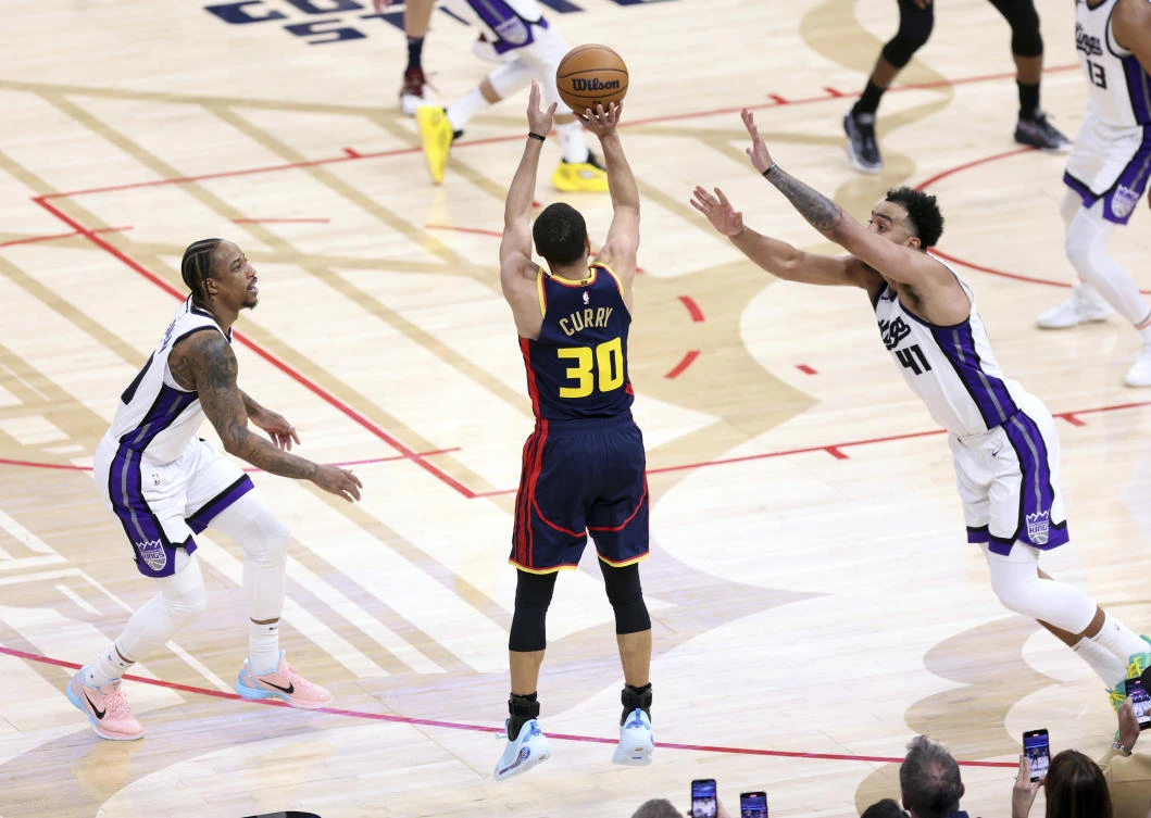 Golden State Warriors’ Stephen Curry hits a three-pointer, the 4000th of his career, in the third quarter against Sacramento Kings during NBA game at Chase Center in San Francisco on March 13, 2025. (San Francisco Chronicle via AP)