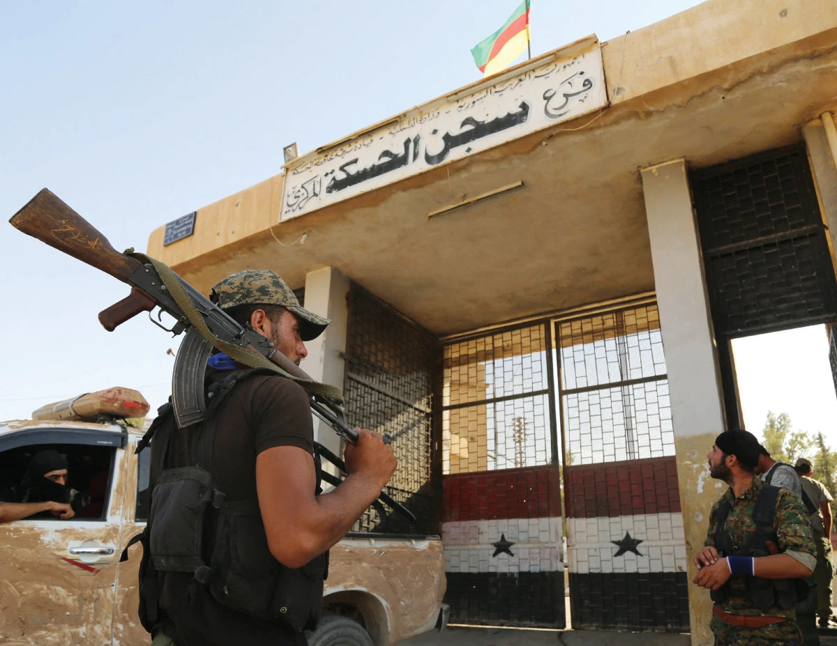 The US has helped run Daesh prisons in northeastern Syria, but now aid cuts could weaken control, leading to escapes. (AFP file photo)