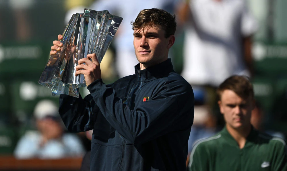 Britain’s Jack Draper celebrates with the trophy after defeating Denmark’s Holger Rune (R) during the men’s singles final at the BNP Paribas Open at the Indian Wells Tennis Garden in Indian Wells, California, on Sunday. (AFP)