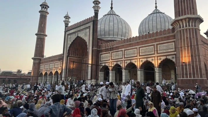 At Delhi’s iconic Jama Masjid, Hindu woman joins Muslims to serve iftar