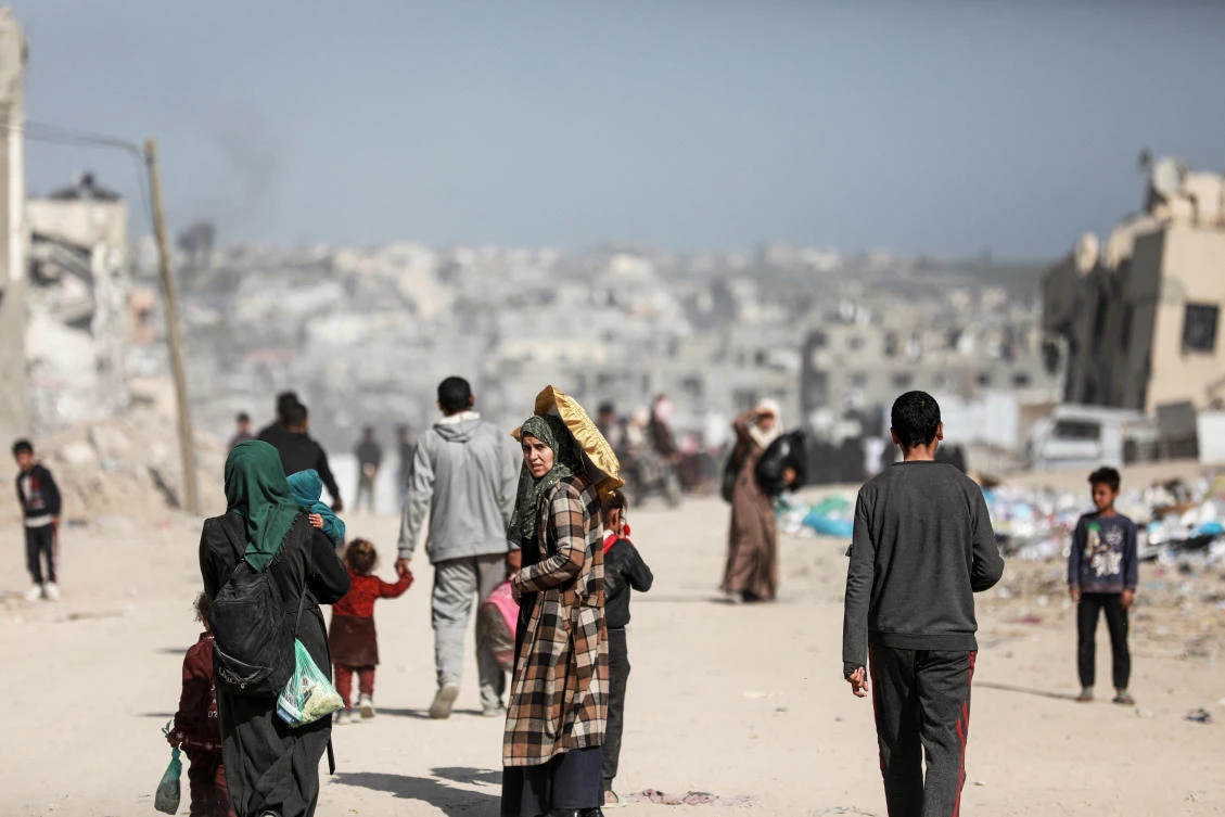 Palestinians make their way to flee their homes, after the Israel army issued evacuation orders for a number of neighborhoods, following heavy Israeli strikes, in Beit Lahiya in Gaza Mar. 18, 2025. (Reuters)