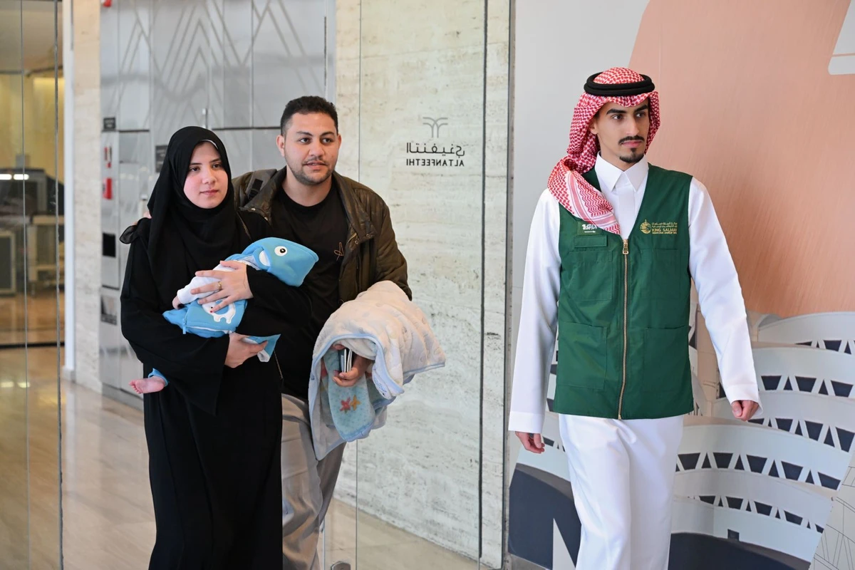 Mohammed Abdulrahman Juma, a child from Egypt with a parasitic twin, arriving in Riyadh with his family on Wednesday. (SPA)