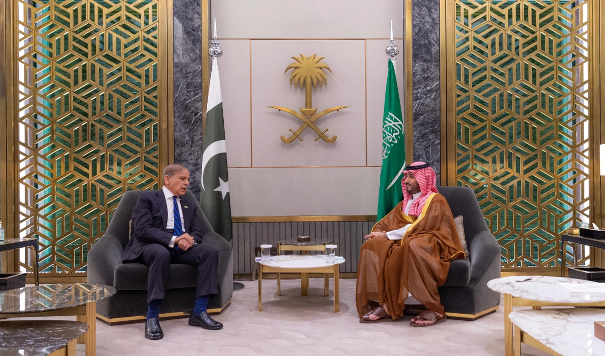 The pair discussed bilateral relations, ways to boost cooperation in various fields, and the latest regional and international developments. (SPA)