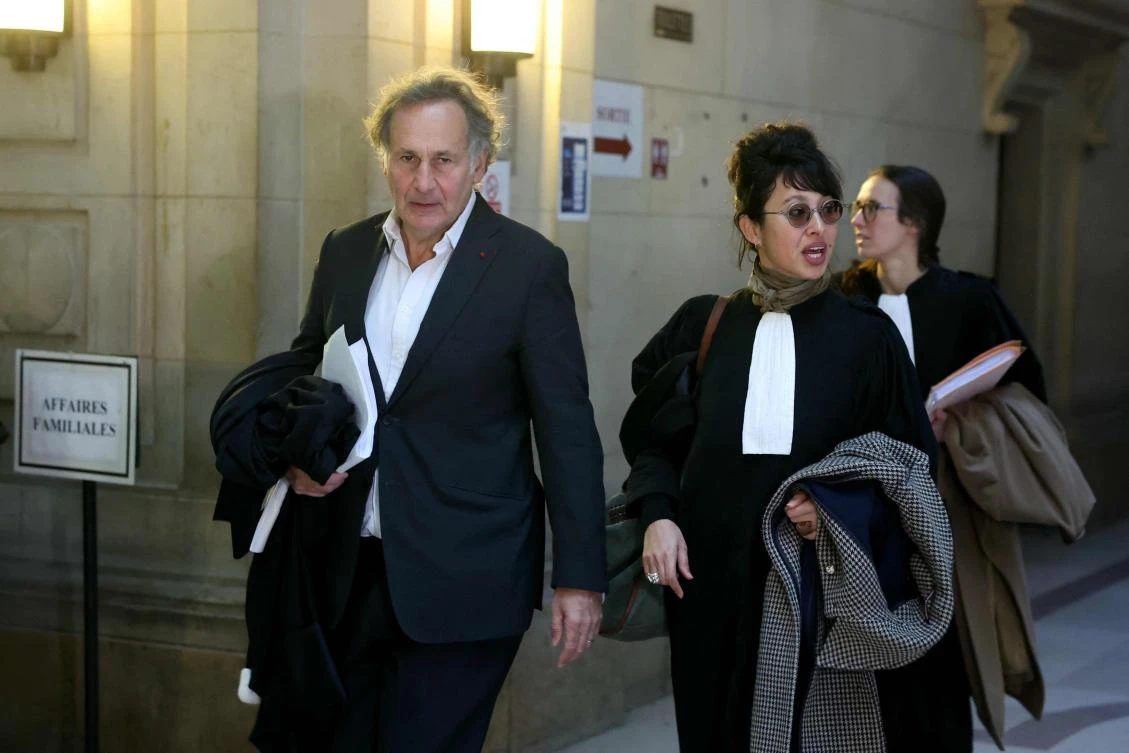 François Zimeray (L) and Jessica Finelle (C), lawyers of Sam Rainsy, arrive at the Paris Assize Court in Paris on Mar. 19, 2025. (AFP)
