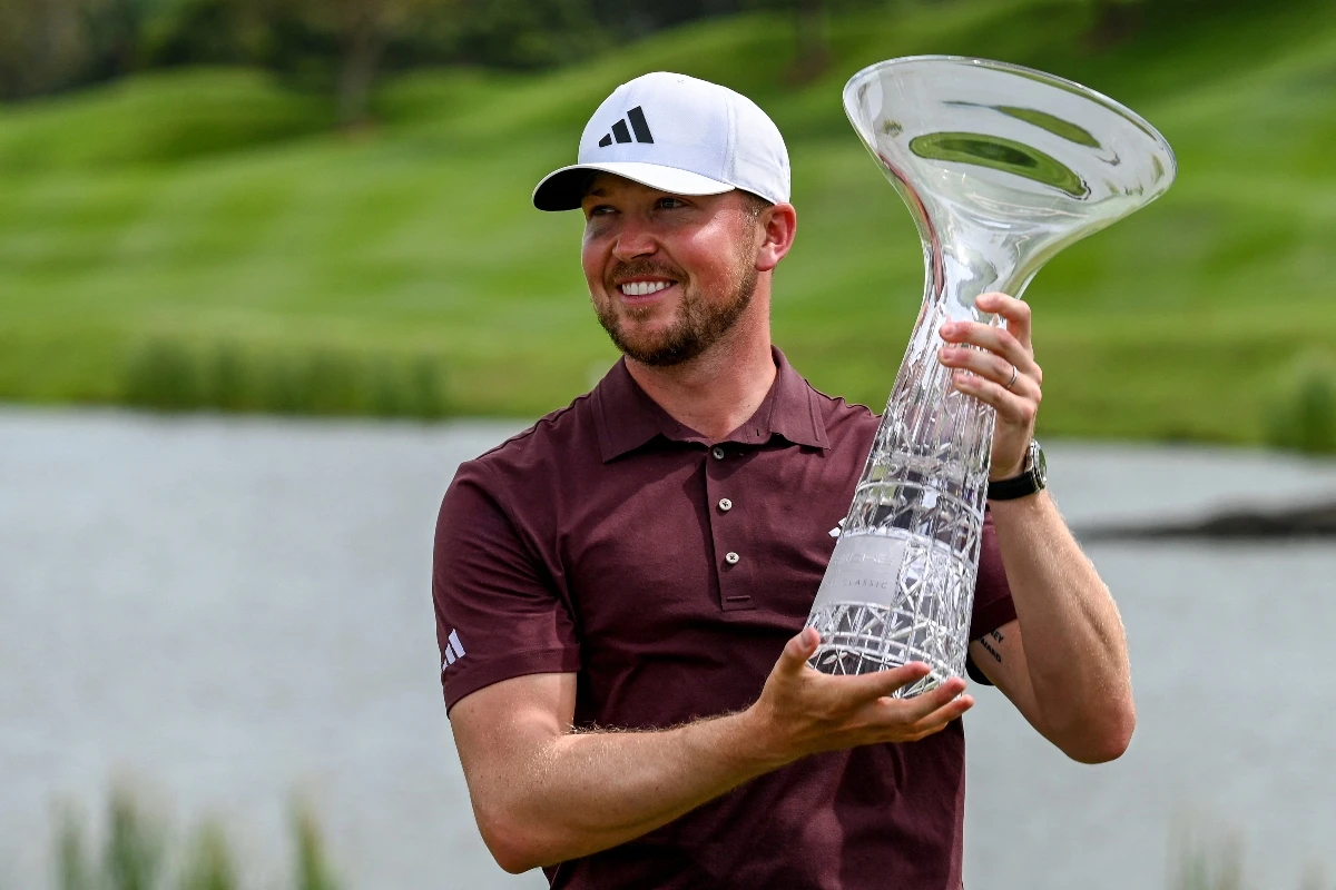 Richard Mansell sank a crucial birdie putt at the final hole to win a first DP World Tour title at the weather-hit Porsche Singapore Classic by a single shot on Sunday. (AFP)