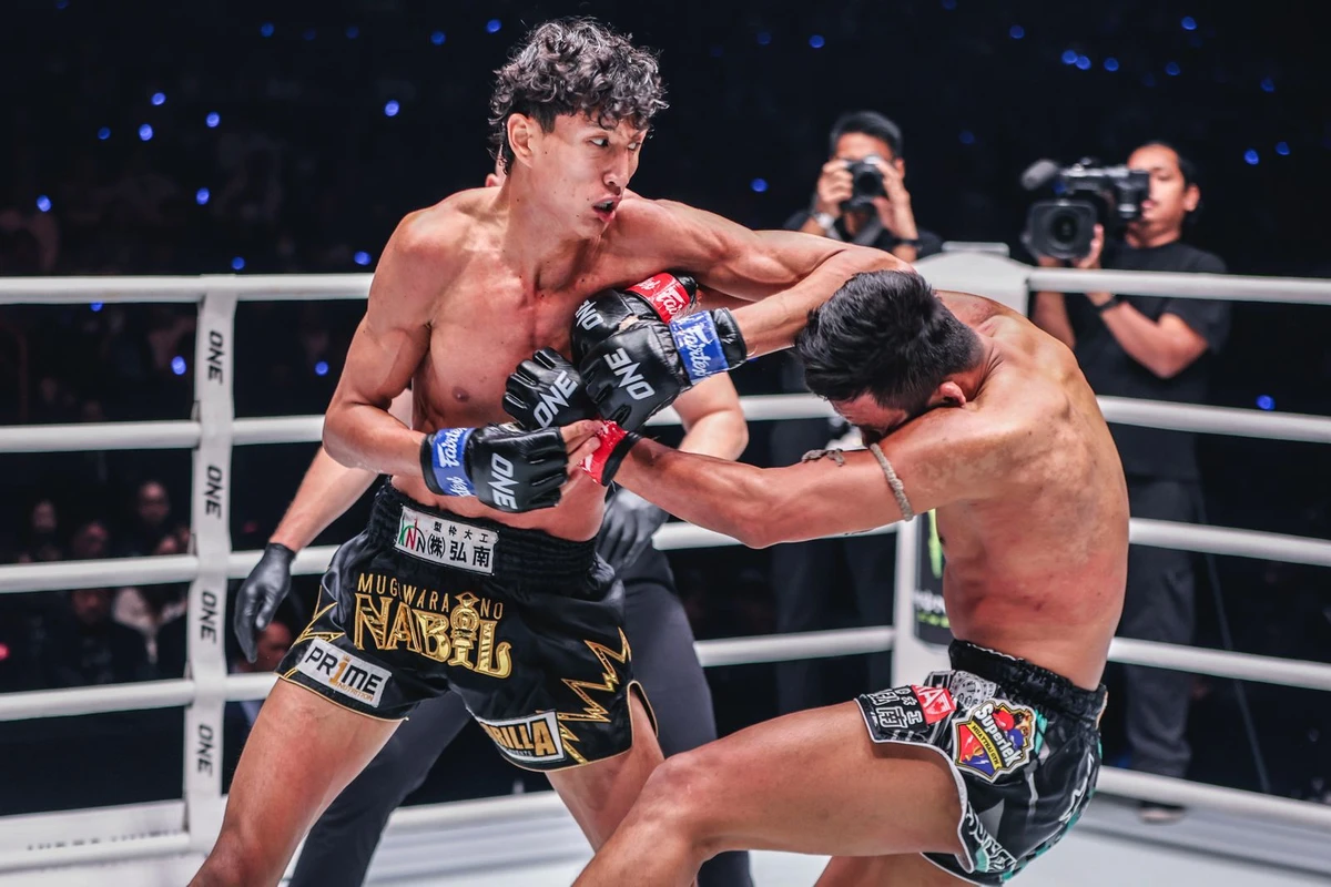 Algeria’s Nabil Anane (left) on his way to victory against Superlek Kiatmoo9 at ONE 172. (Supplied)