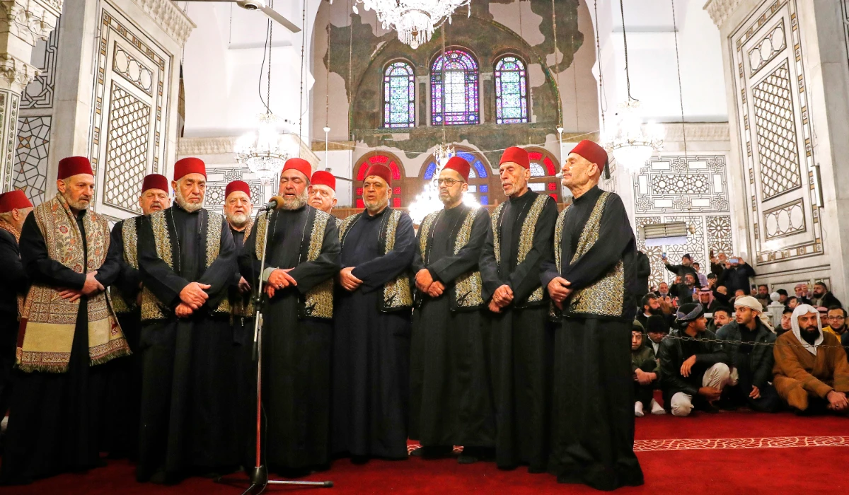 In Damascus’s Umayyad Mosque, a group of iconic sheikhs recites hymns in the presence of the faithful. (Reuters)