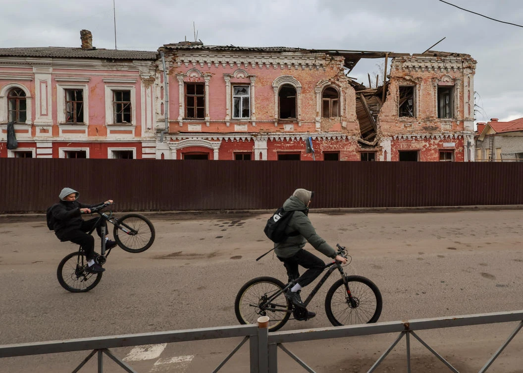Children ride bicycles past a school damaged by a missile attack, what local authorities called a Ukrainian military strike, in the course of Russia-Ukraine conflict in the town of Rylsk, in the Kursk region, Russia, Mar. 19, 2025. (Reuters)