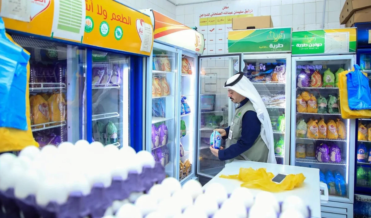 These efforts focus on slaughterhouses, as well as meat, vegetable and fruit markets, to ensure compliance with precautionary measures and health regulations. (SPA)