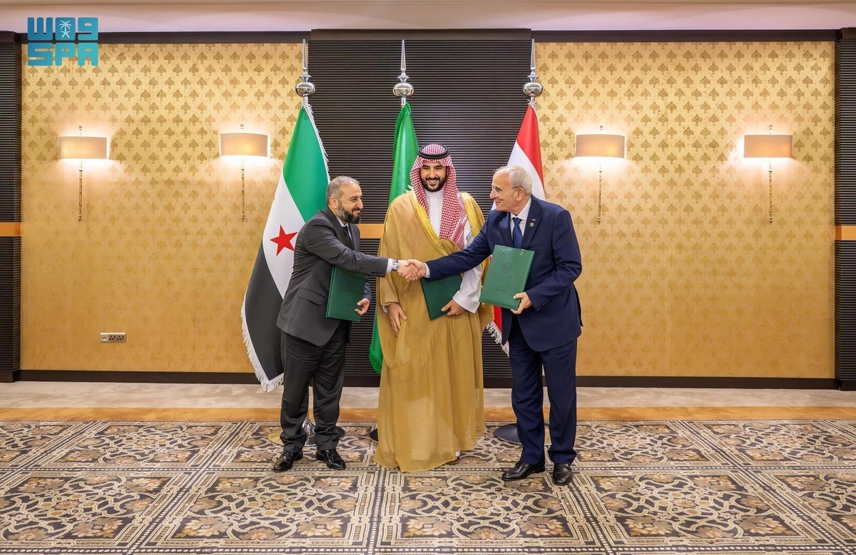 Lebanese, Syrian defense ministers ink deal after border security talks