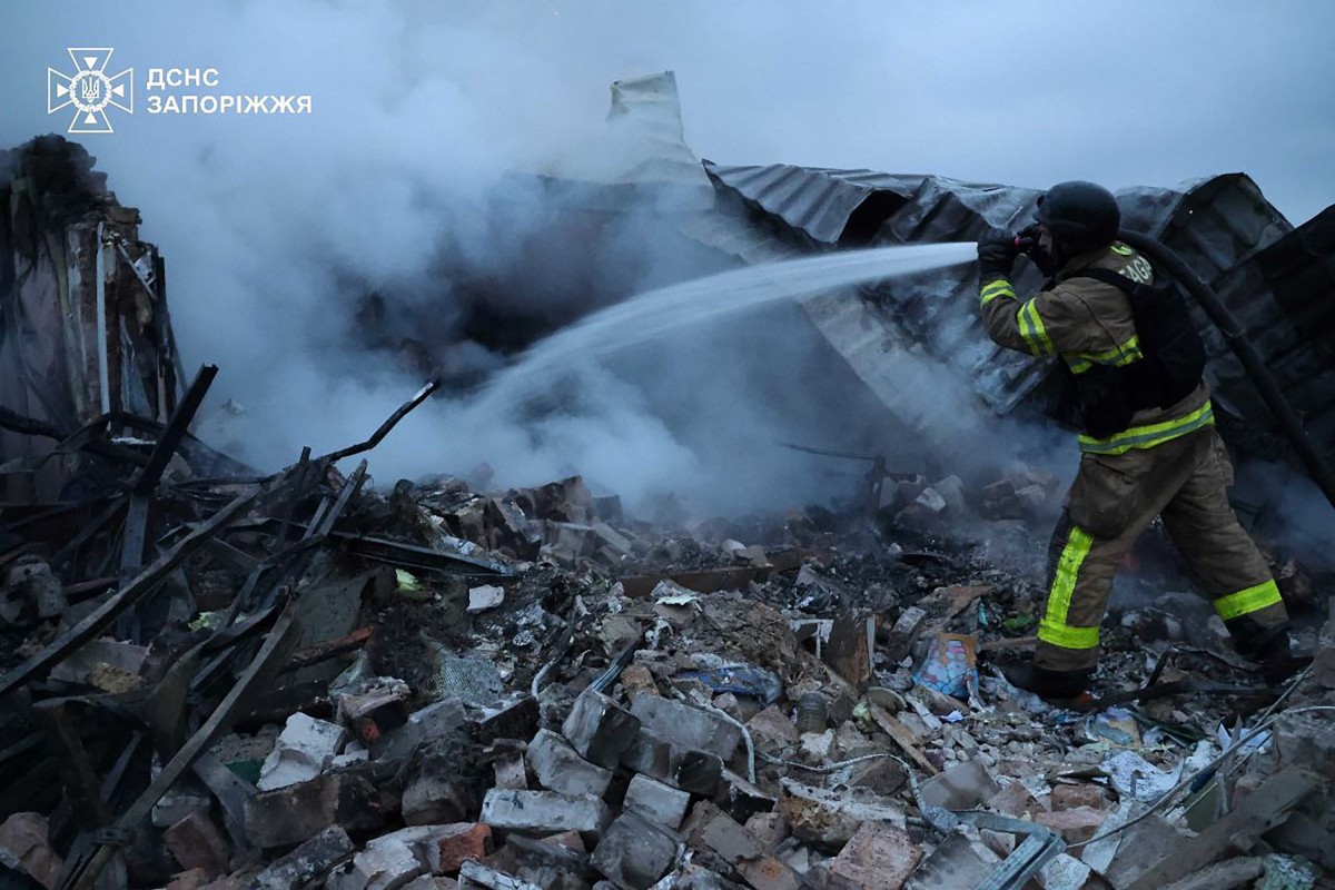 Ukrainian firefighter manning a hose as they work to extinguish a fire following an aerial guided bomb in Zaporizhzhia region, amid the Russian invasion of Ukraine, Mar. 31, 2025. (AFP)