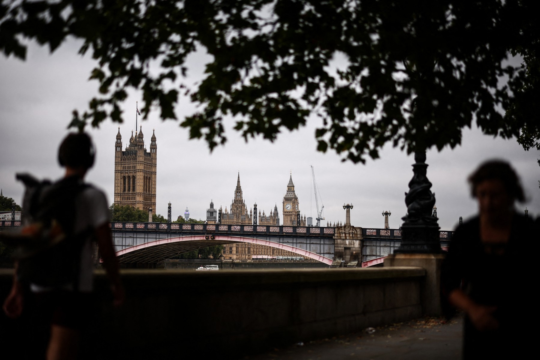 Pedestrian walk along the Southbank of the River Thames, with the Elizabeth Tower, commonly known by the name of the clock's bell "Big Ben", at the Palace of Westminster, home to the Houses of Parliament,in the background, in central London, on September 2, 2024. (AFP)
