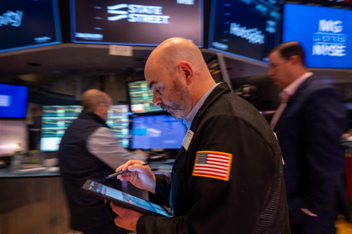 Traders work on the floor of the New York Stock Exchange (NYSE) on Wednesday amid market uncertainty over Donald Trump's extreme tariff policy. (AFP)