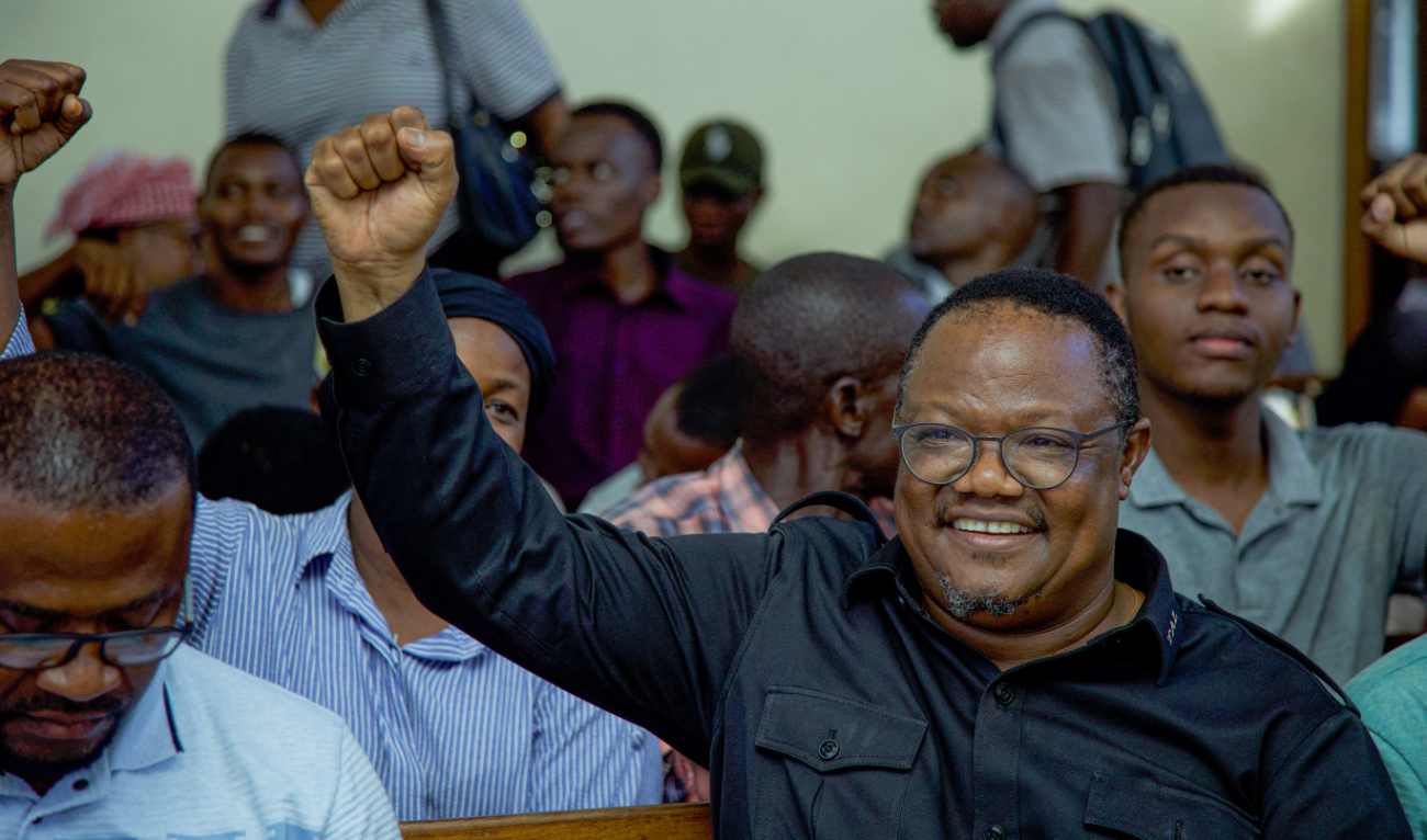 Tanzania's main opposition leader Tundu Lissu (R) gestures at the magistrate's court in Dar es Salaam on April 10, 2025. (AFP)