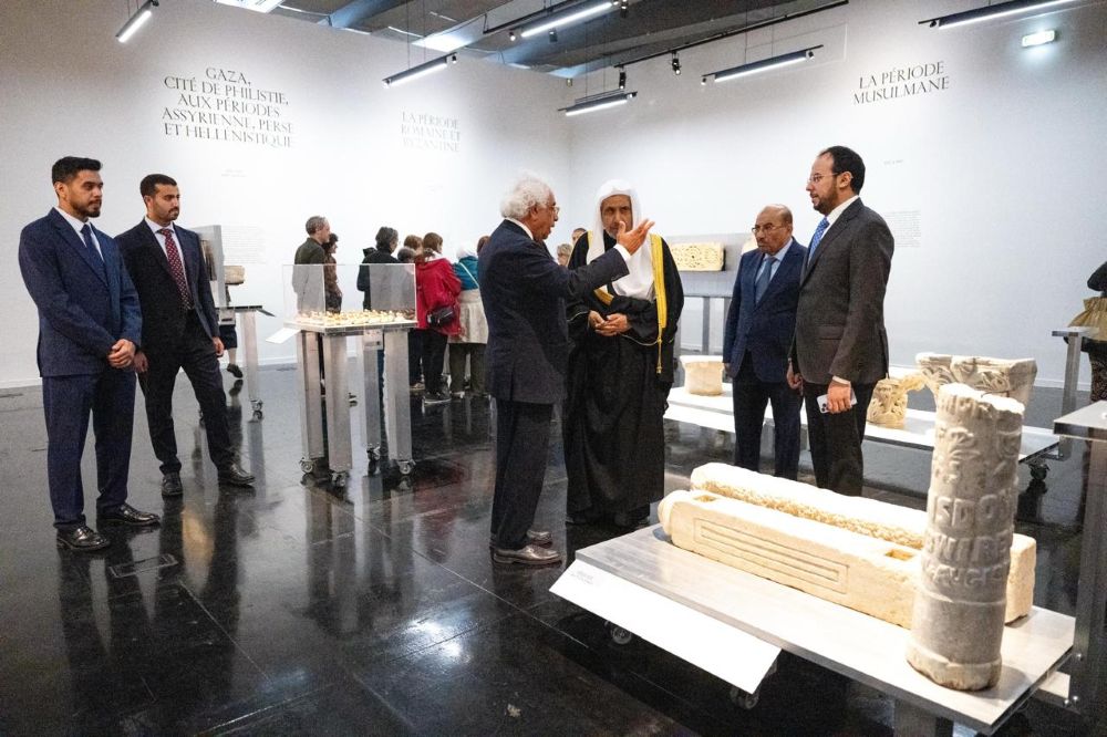 MWL chief begins French visit with tour of ‘Gaza in Distress’ exhibition