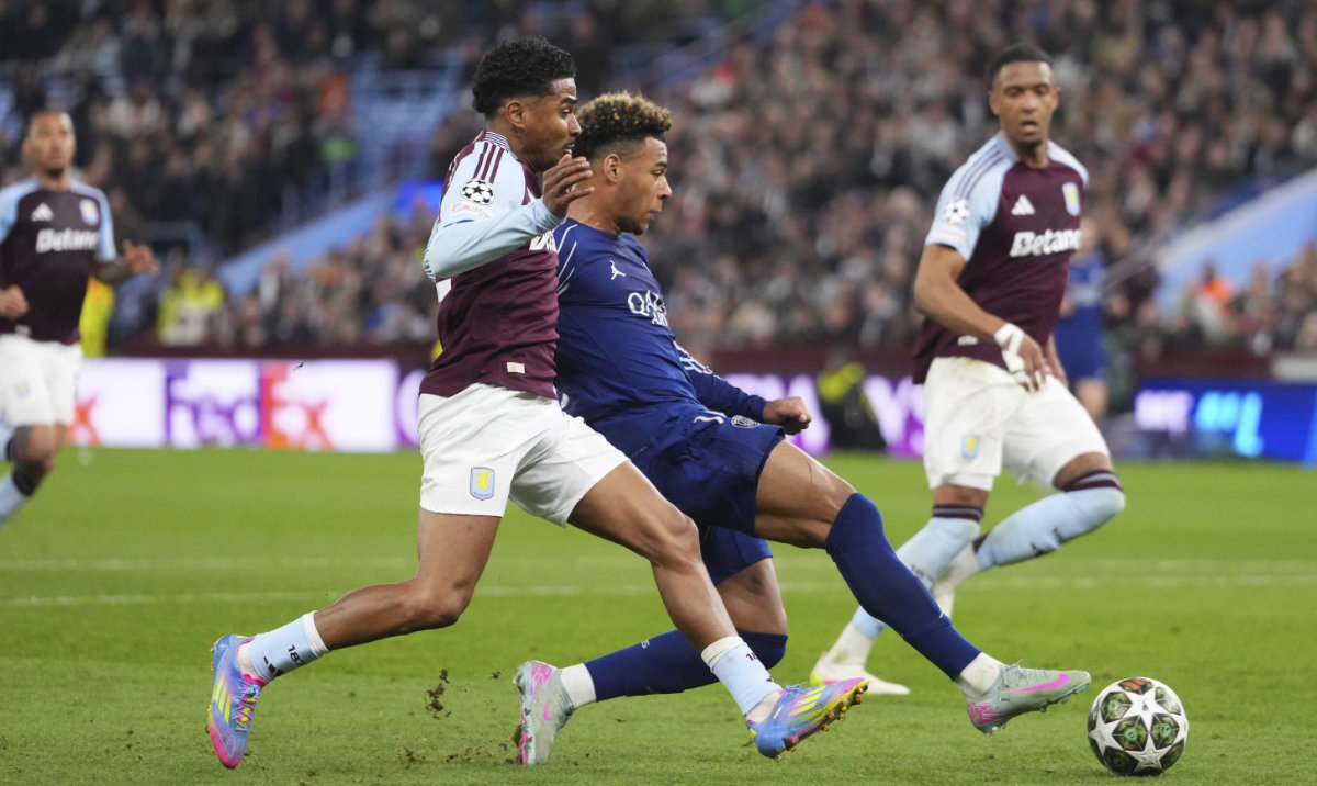 PSG's Desire Doue, centre,challenges for the ball with Aston Villa's Ian Maatsen during the Champions League quarterfinal second leg soccer match between Aston Villa and Paris Saint-Germain at Villa Park stadium, Birmingham, England, Tuesday, April 15, 2025. (AP)