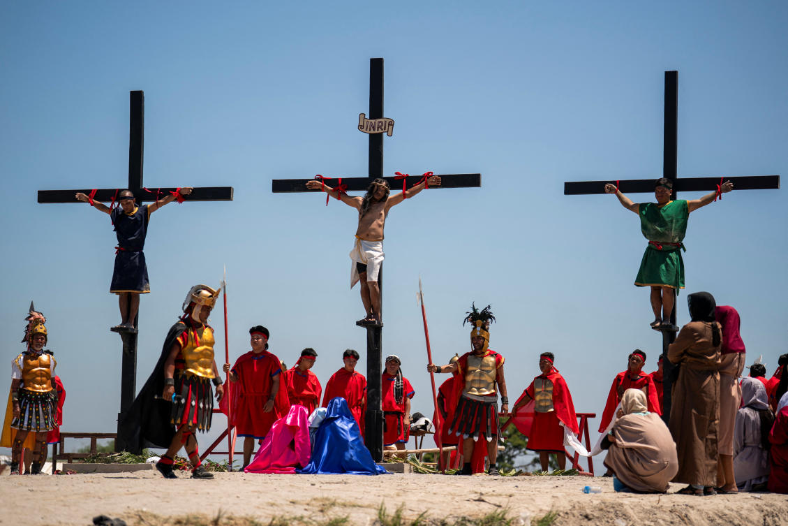 Philippines devotees nailed to crosses to re-enact Christ’s crucifixion