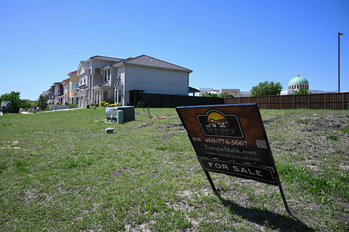 A plan to construct 1,000 new homes, a community center, school, hospital and a mosque and Islamic private school to serve the growing Muslim community near Plano, Texas, has become a magnet for Islamophobic threats against Muslims in the area.