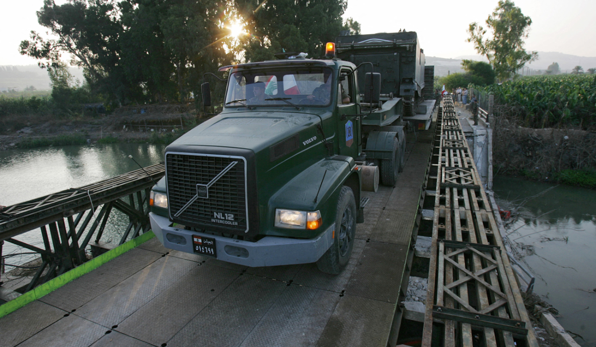 Lebanese Army trailers carrying armored vehicles cross a newly-erected bridge in Qasimiya at the Litani river, about 30 kms north of border with Israel, as Lebanese troops began to move south to take control of the Hezbollah stronghold, 17 August 2006. (AFP file photo)