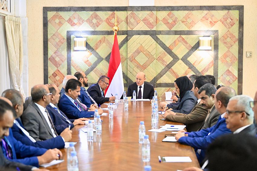 Chairman of the Presidential Leadership Council, President Rashad Mohammed Al-Alimi, met with leaders of the National Bloc of Political Parties — a coalition of major political groups — to discuss how best to coordinate efforts during the transitional period. (SABA NEW)