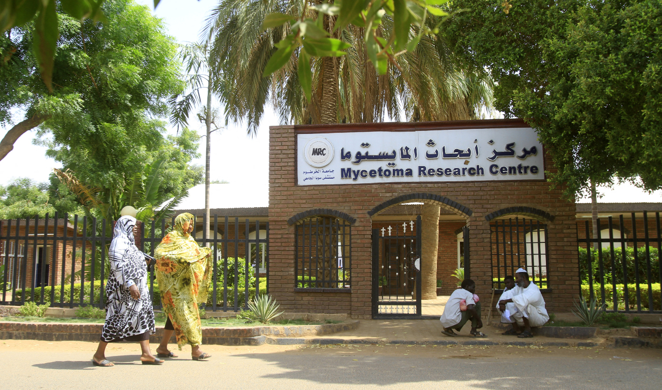 Patients sit at the entrance of Sudan's Mycetoma Research Centre on August 5, 2013. (AFP/File)