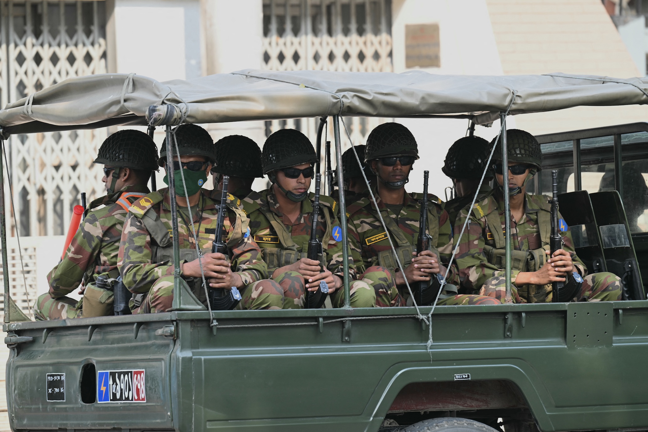 Soldiers patrol outside the state secretariat in Dhaka on Jan. 6, 2024, on the eve of Bangladesh's general elections. (AFP)
