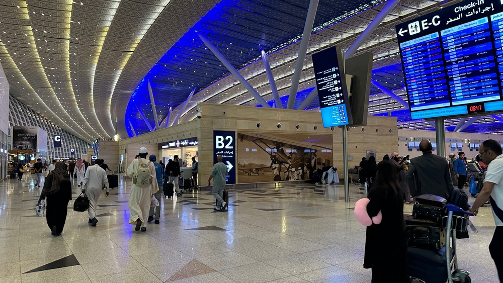 In 2024, airports across the country operated 905,000 flights and managed 1.2 million tonnes of cargo, underscoring Saudi Arabia’s growing stature as a logistics and aviation hub. Shutterstock