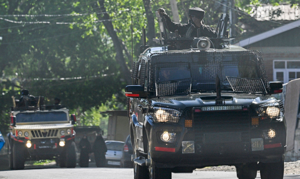 Indian army patrols on way to Hapatnar in Anantnag district south of Kashmir on April 29, 2025. (AFP)